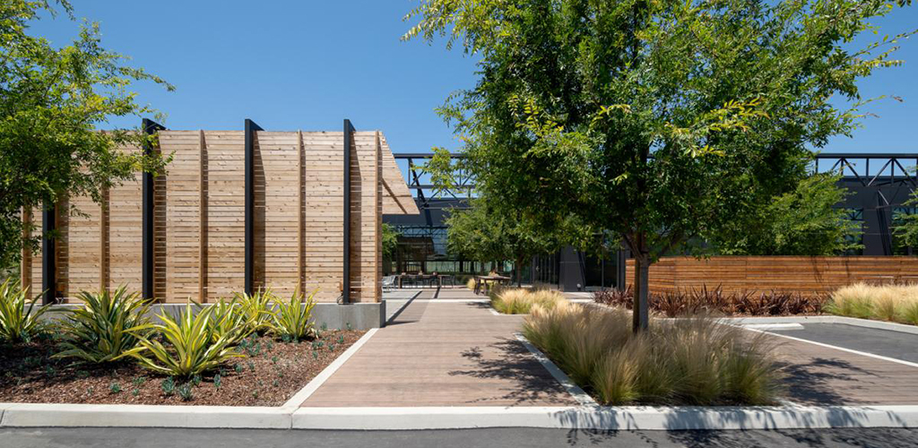 Slideshow image for 555 Aviation Mechanical Parking